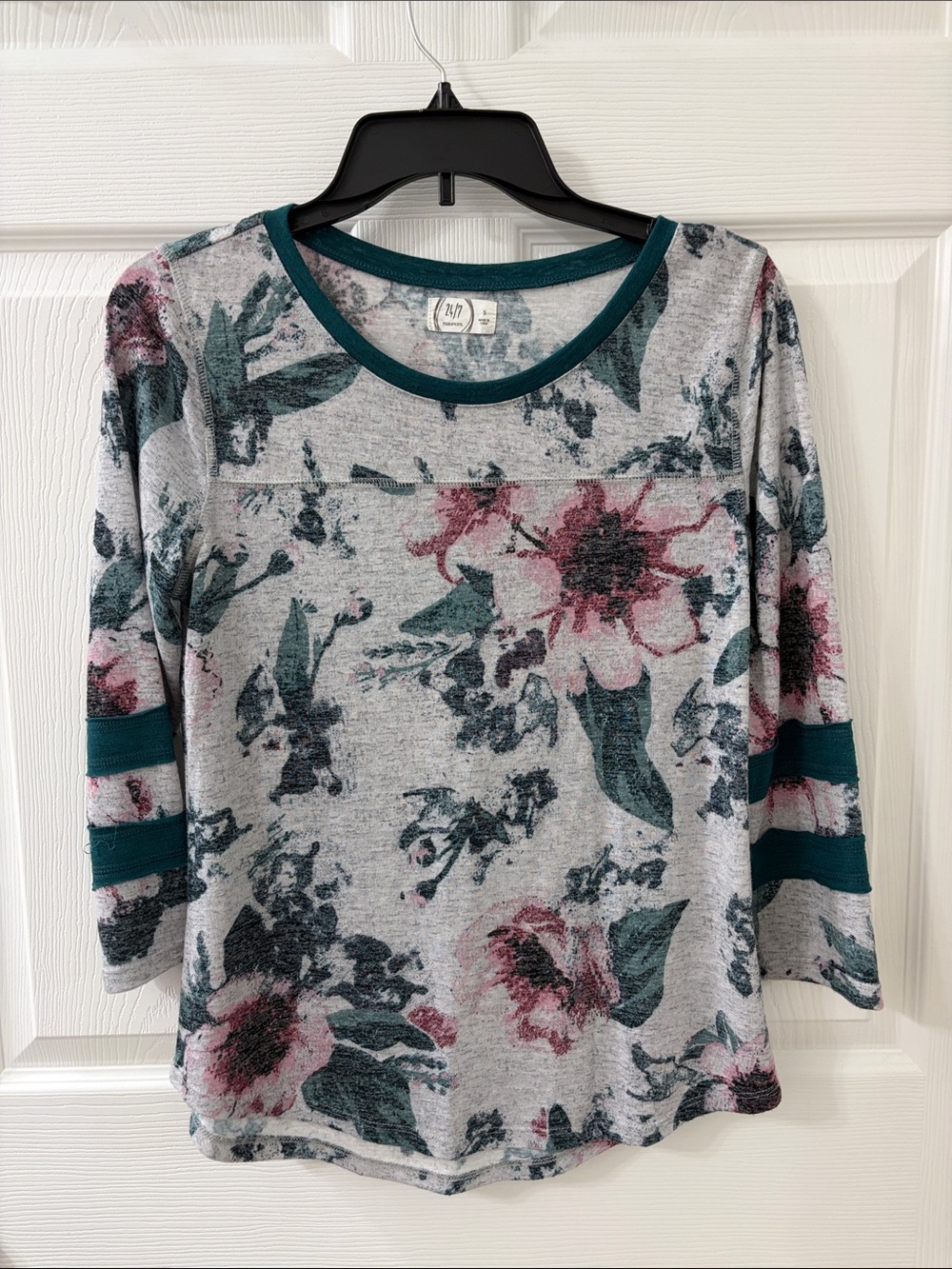 Maurice’s Small Casual Floral Scoop Neck 3/4 sleeve Top - Teal & Pink